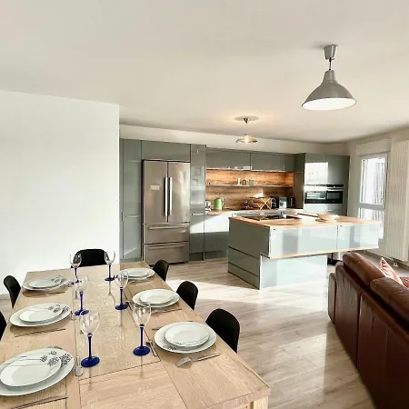 Appartement T4 Avec Grande Terrasse Et Parking Prive