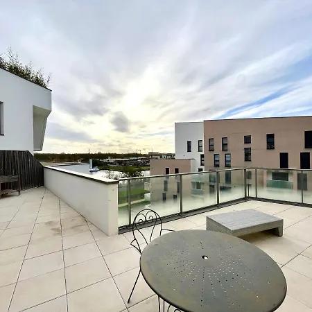 T4 Avec Grande Terrasse Et Parking Prive Caen